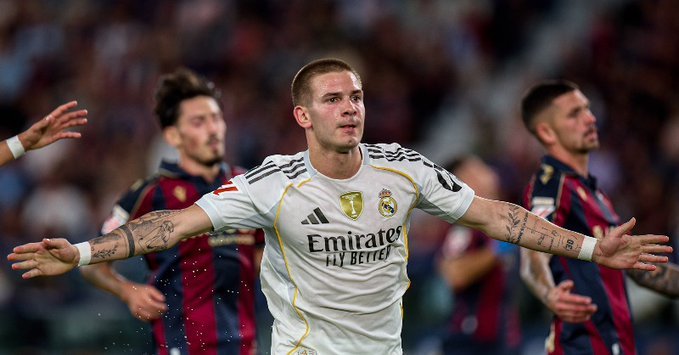 Franco celebrando su primer gol con el Madrid / Vía @realmadrid