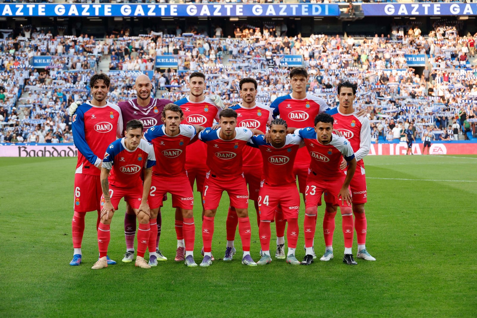 Foto de equipo previa al partido