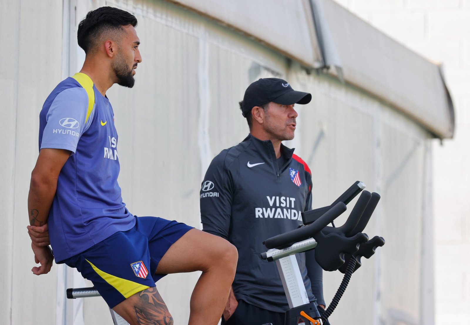 Simeone junto a Nico González