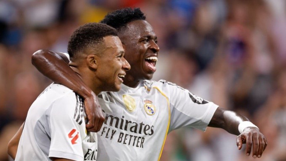 Mbappé y Vinícius celebrando un gol / Via: X @realmadrid