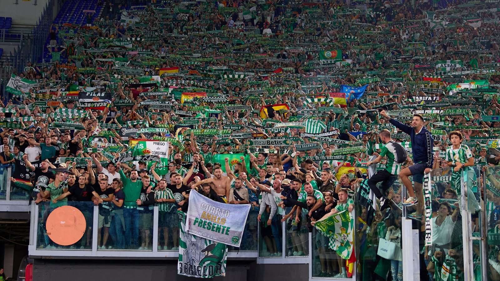 La afición del Betis durante un desplazamiento a Ludogorets.