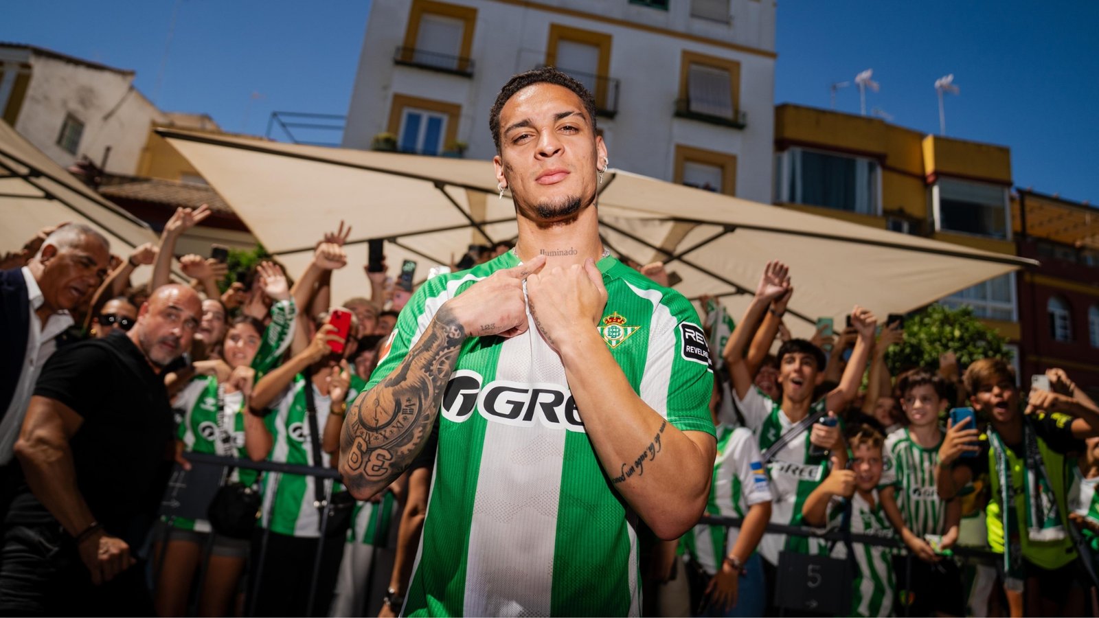 Antony, el día de su presentación con la afición detrás.