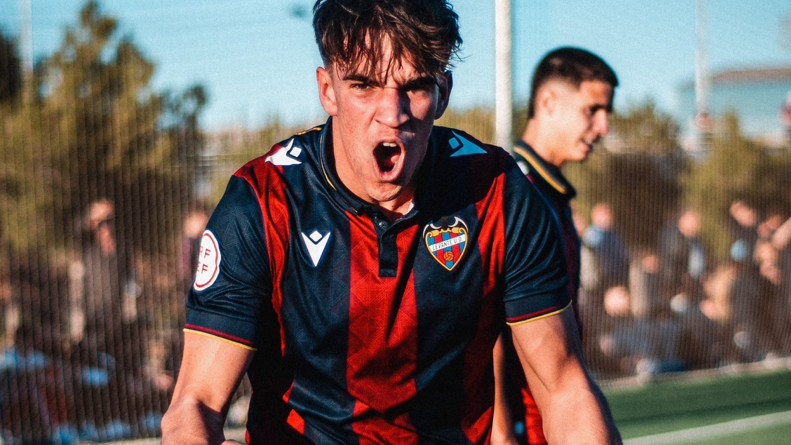 Carlos Espí, en un partido con el filial del Levante.