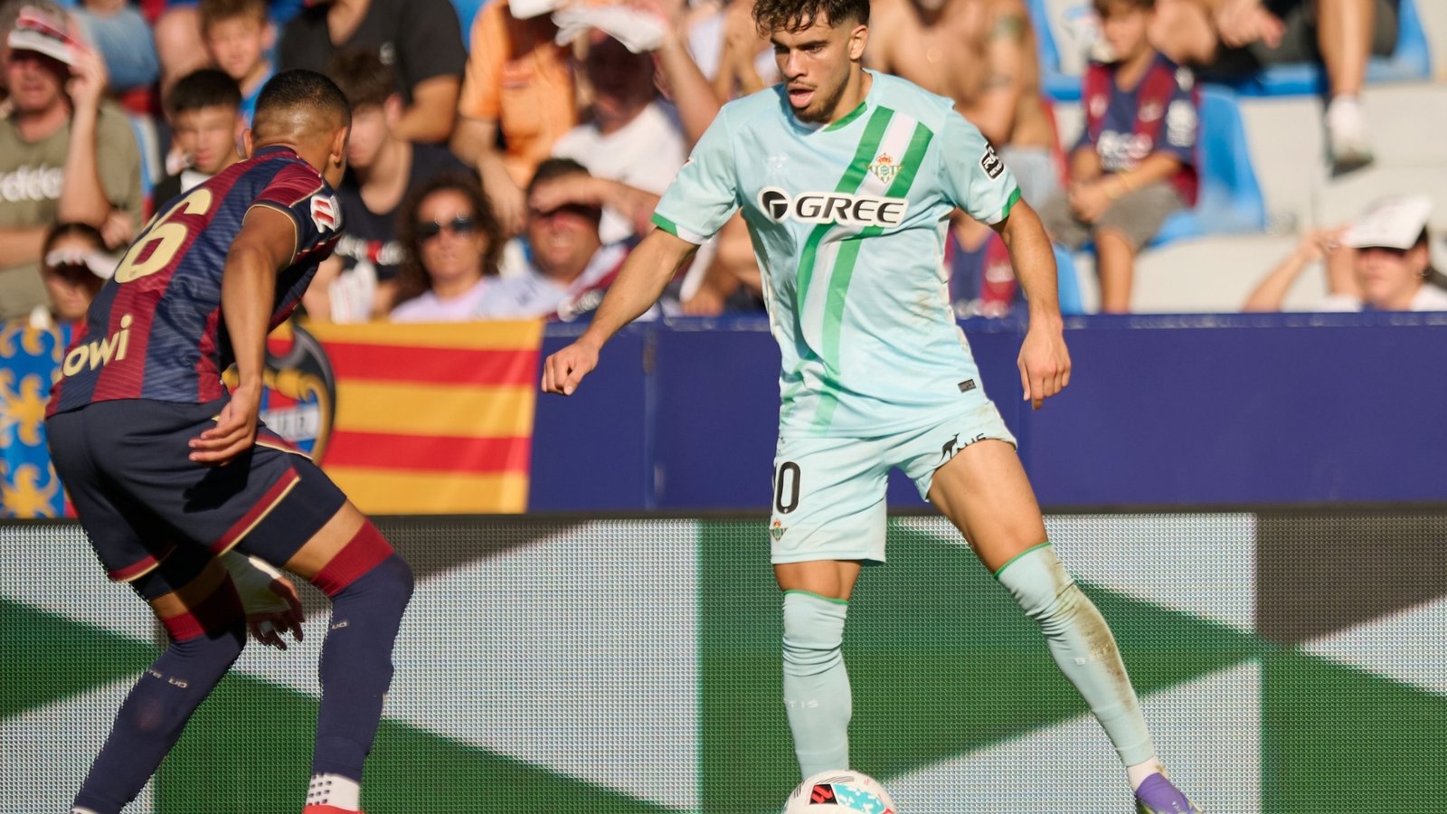 Ez Abde, el futbolista del Betis en el partido ante el Levante.