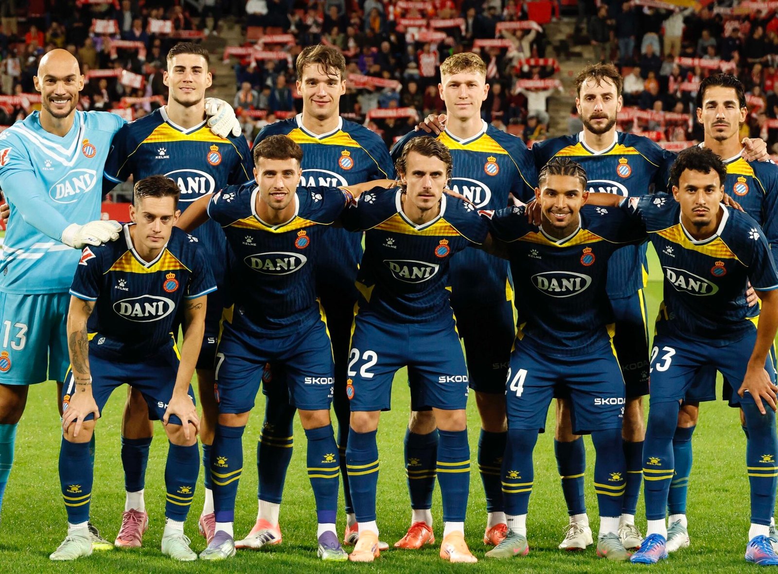 foto de equipo antes de jugar el partido