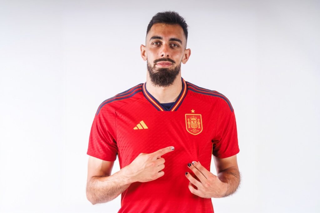 Borja Iglesias con la camiseta de España