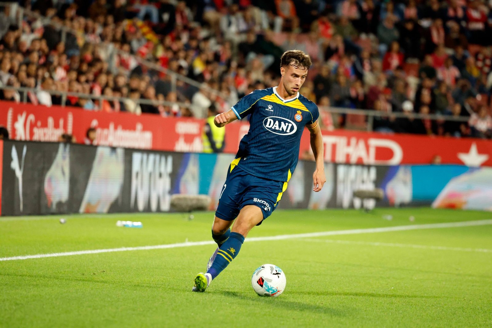 Javi Puado frente al Girona