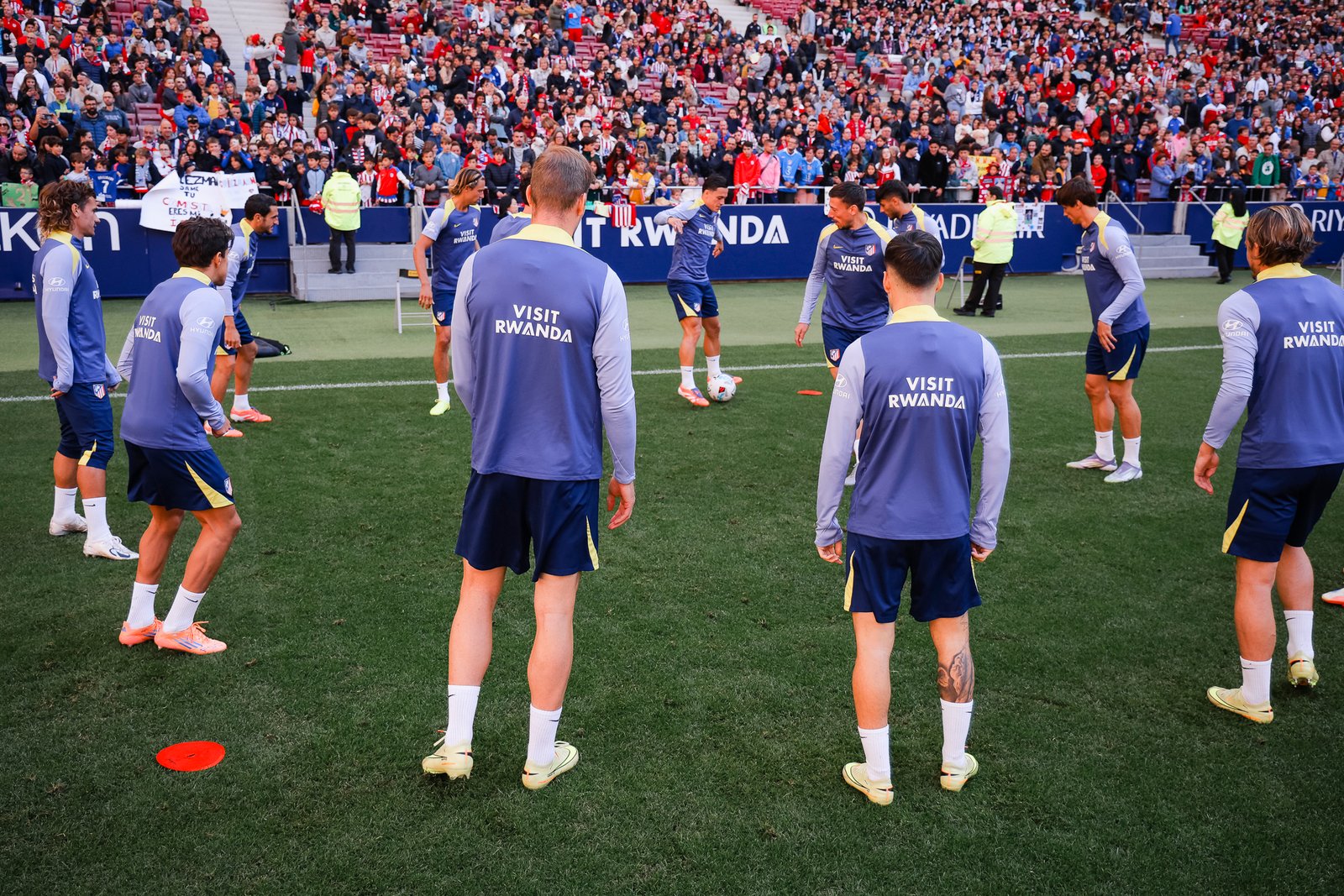 Entrenamiento a puerta abierta del Atlético de Madrid en el Metropolitano
