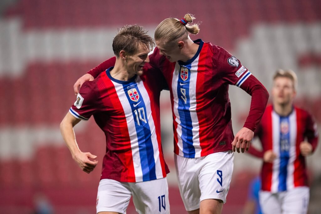 Erling Haaland y Martin Odegaard con la selección noruega.