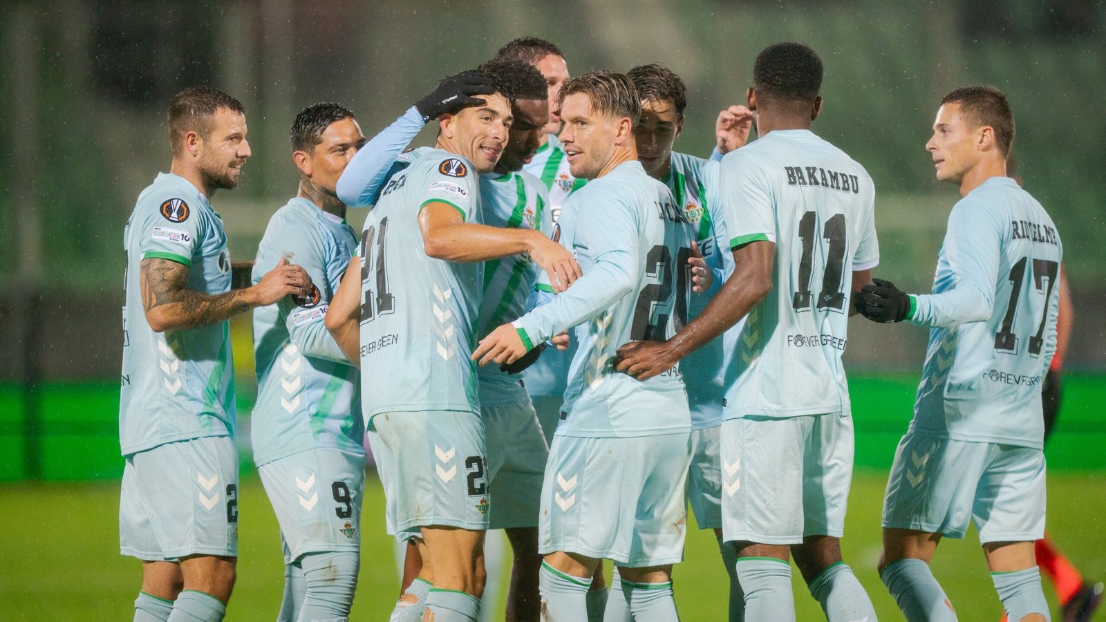 Los jugadores del Betis celebran un tanto ante el Ludogorets.