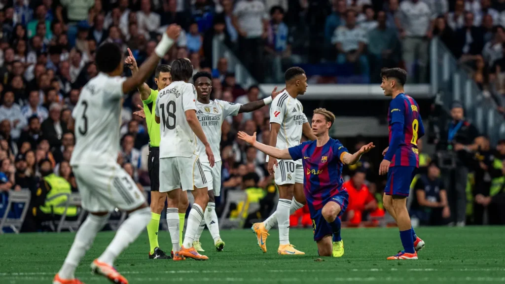 De Jong y Mbappé. Conclusiones del Clásico. Via: fcbarcelona.es