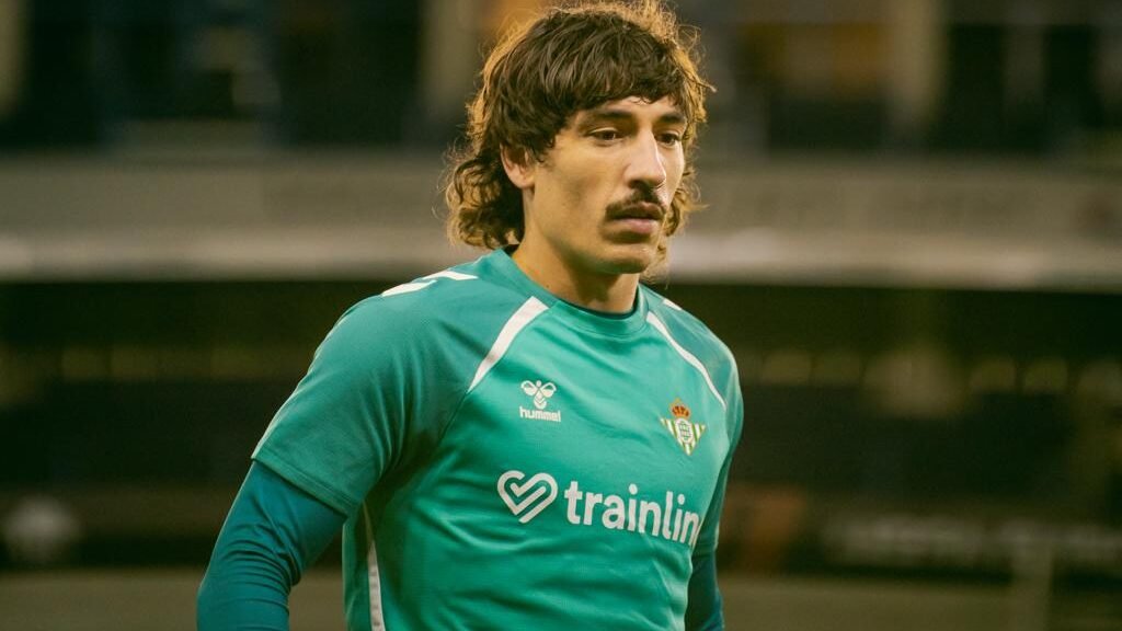Héctor Bellerín, en el entrenamiento del Betis.