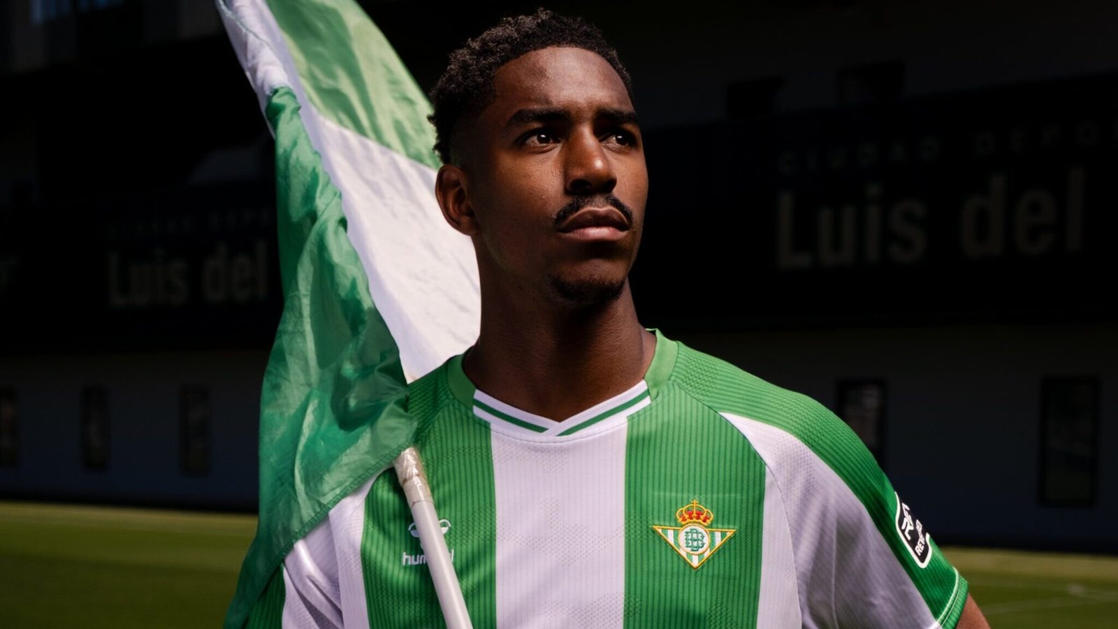 Junior Firpo, jugador Del Real Betis.
