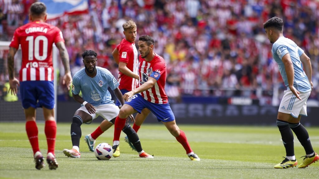 Koke contrala el balón en el encuentro frente al Celta de 2024.