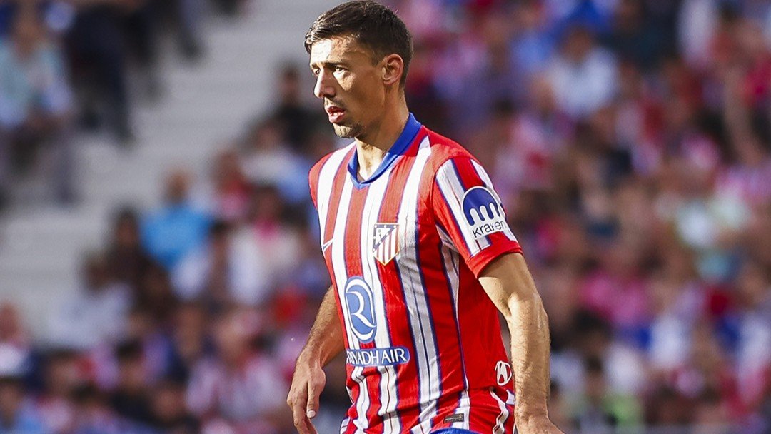 Lenglet, en un partido con el Atlético de Madrid.