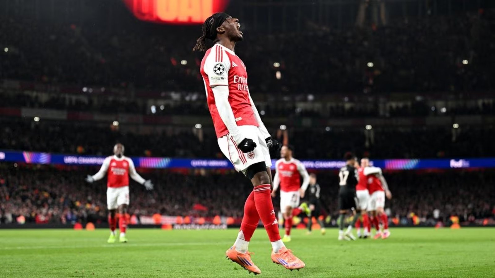 Noni Madueke. El Arsenal vence al Bayern en Champions.