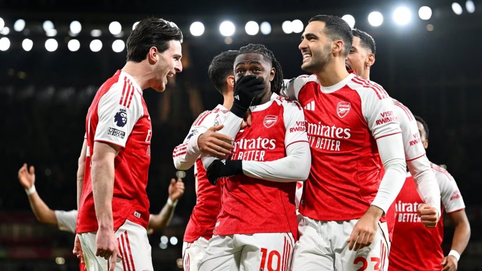 Eze y el Arsenal vencen al Tottenham en el derbi del Norte de Londres.
