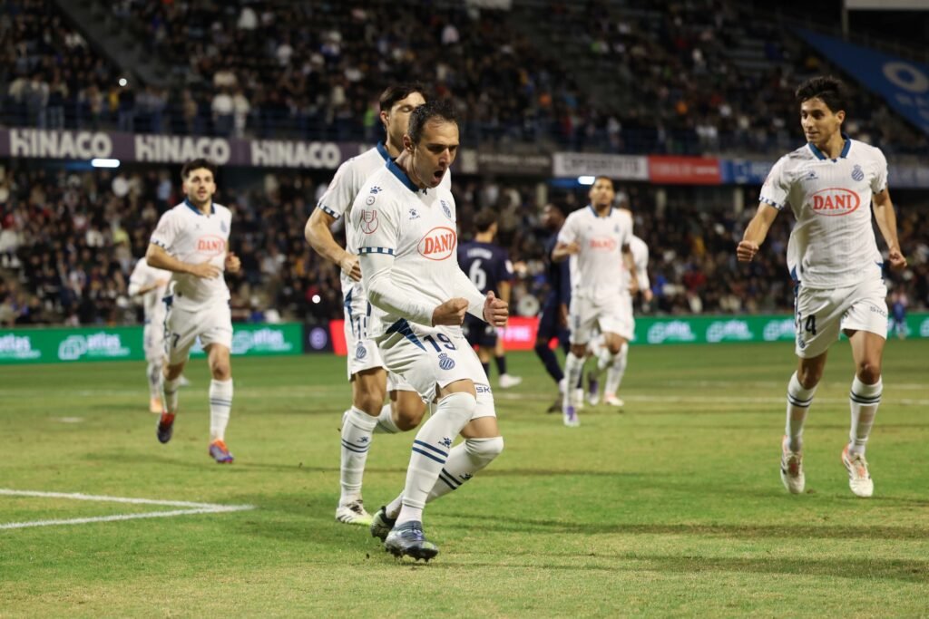 Kike García celebrando un gol