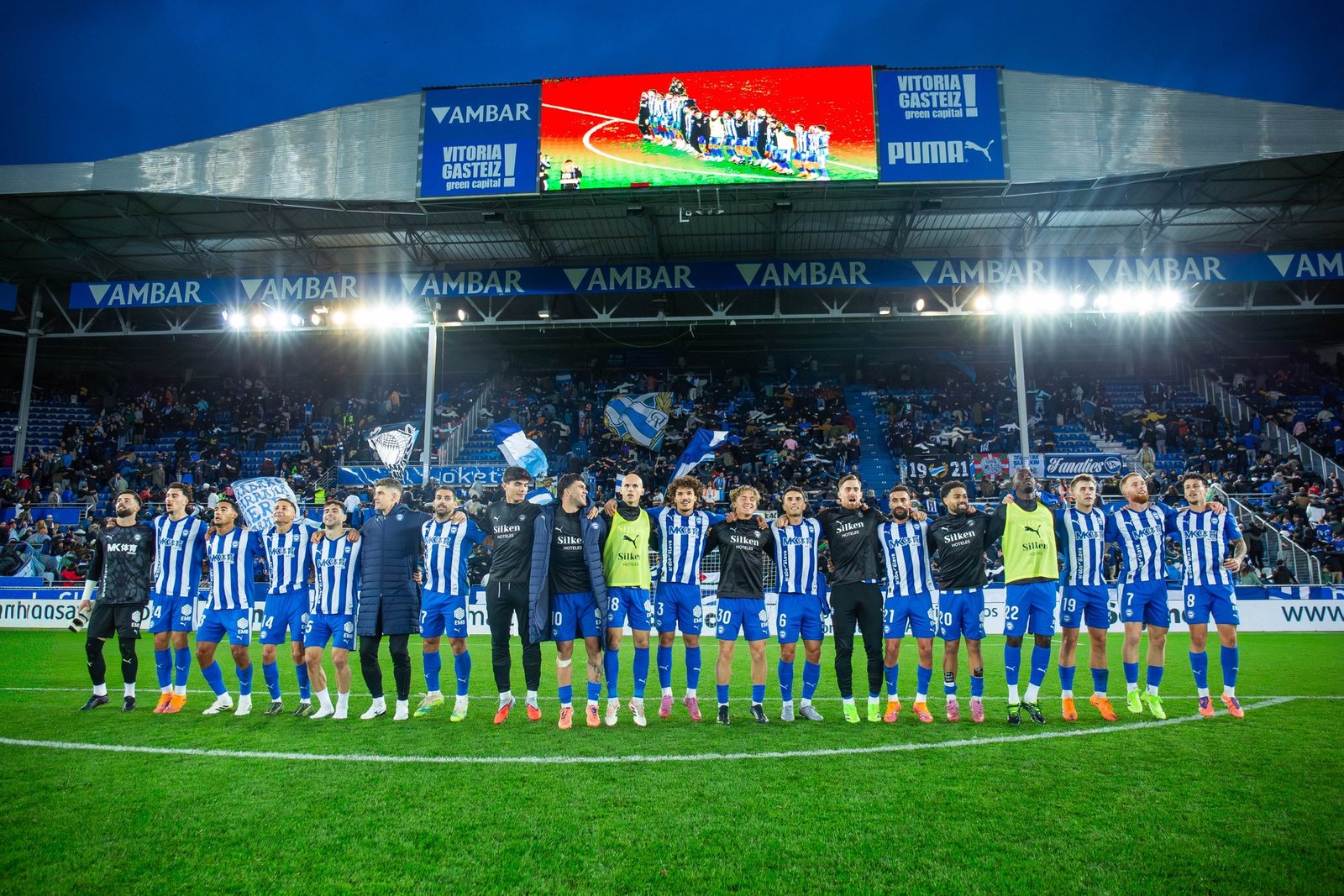 Alavés celebrando la victoria