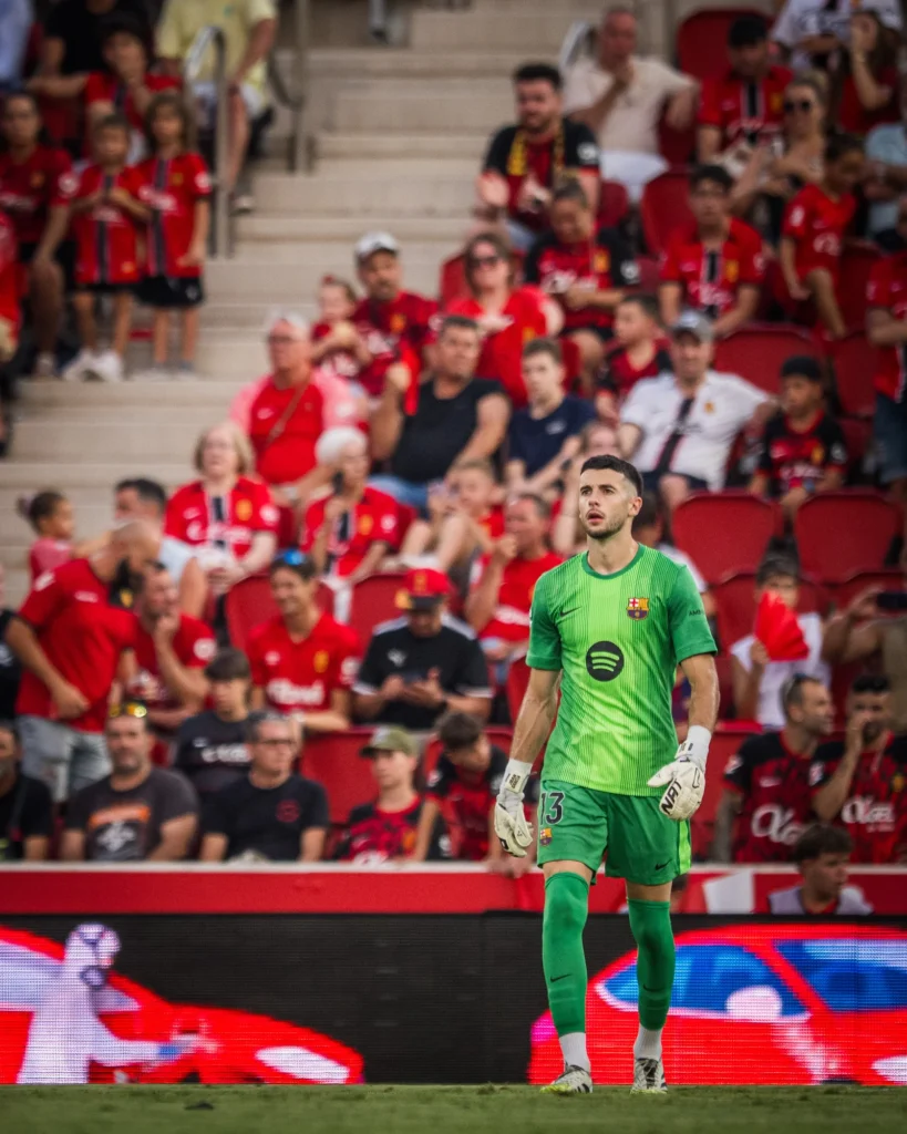 Joan García con la camiseta del Barcelona