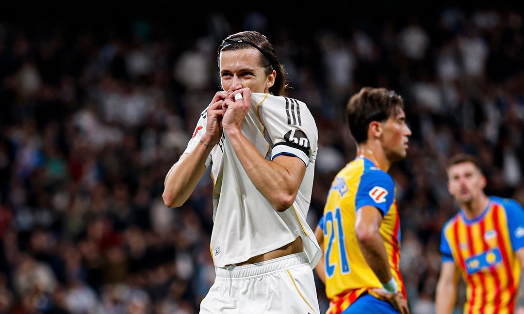 Carreras celebrando su primer gol con el Real Madrid / Via: X @realmadrid