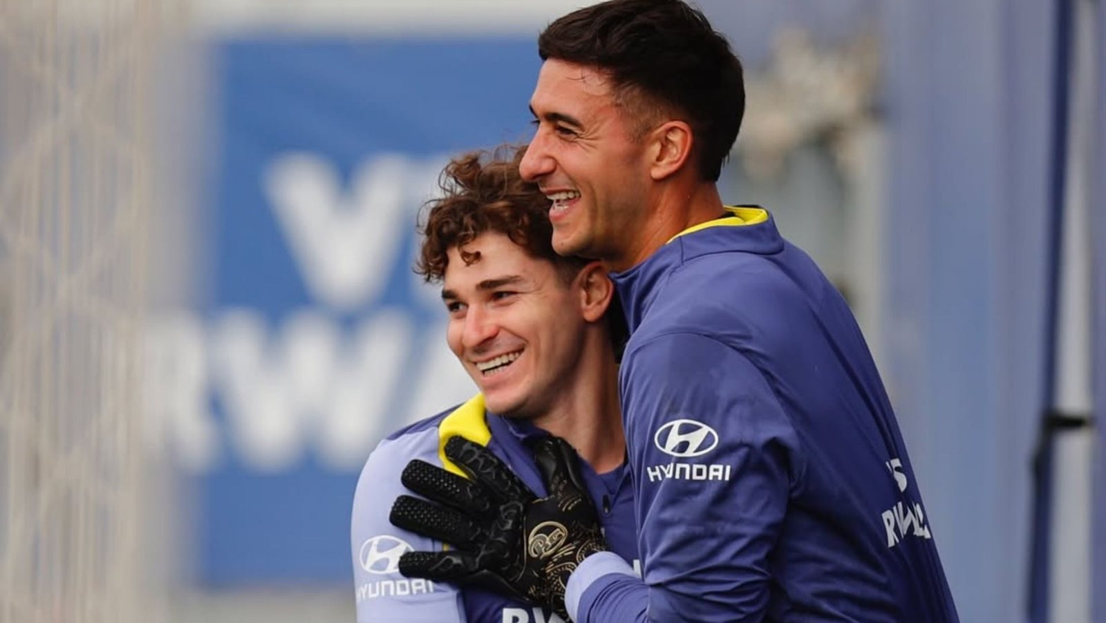 Imagen del entrenamiento del Atlético de Madrid con Musso y Julián Álvarez ejercitándose previo al duelo ante el Getafe, clave para definir el posible once de Simeone./ Vía: @atleticodemadrid