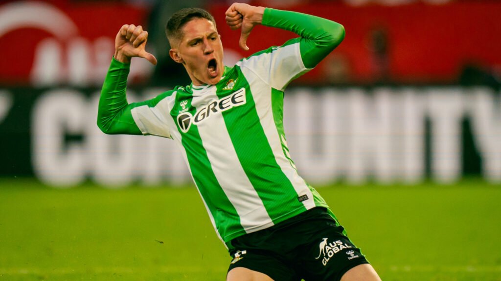 Altimira celebra su gol en el derbi.