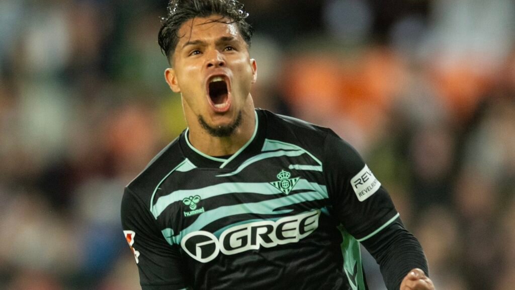 Cucho Hernández celebra el tanto anotado ante el Valencia.