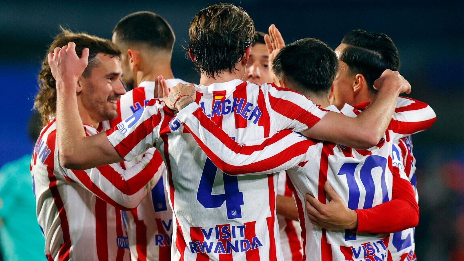 Los jugadores del Atlético celebran el tanto ante el Getafe.