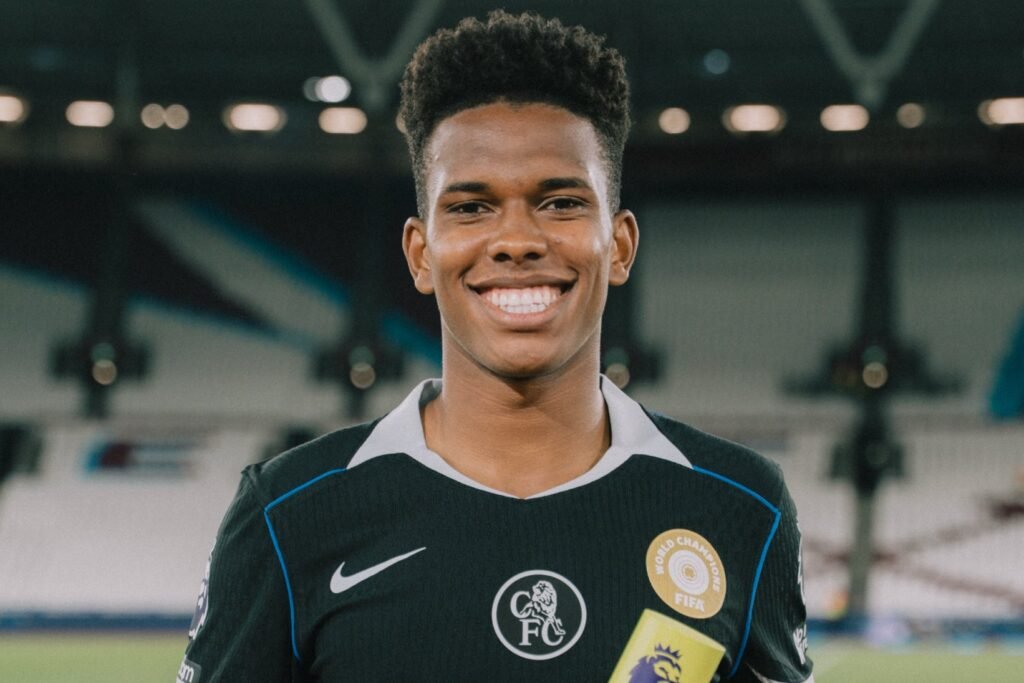 Estevao posando con el MVP