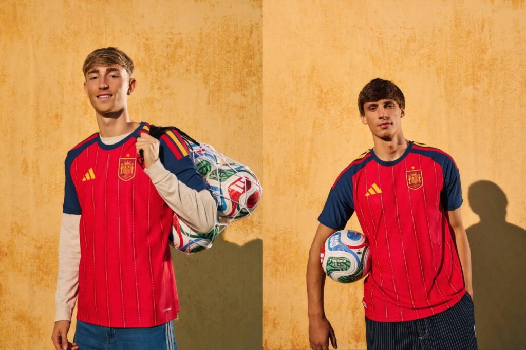 Huiijsen y Le Normand con la camiseta de la selección