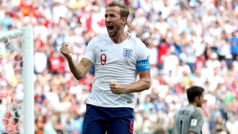 Harry Kane celebra un tanto con Inglaterra.