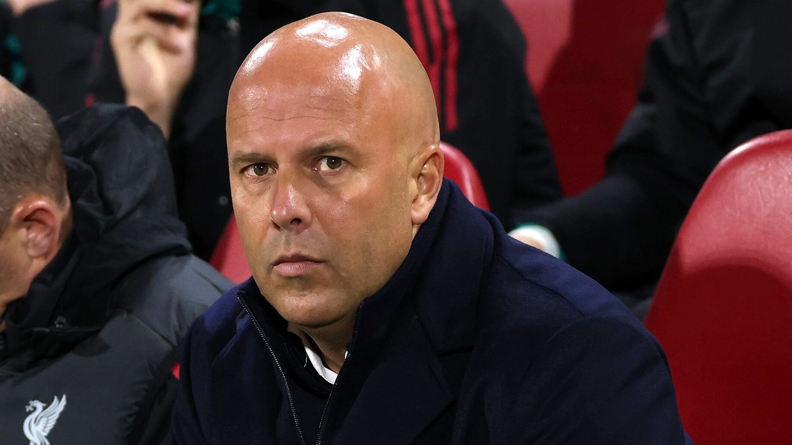 Arne slot en el banquillo