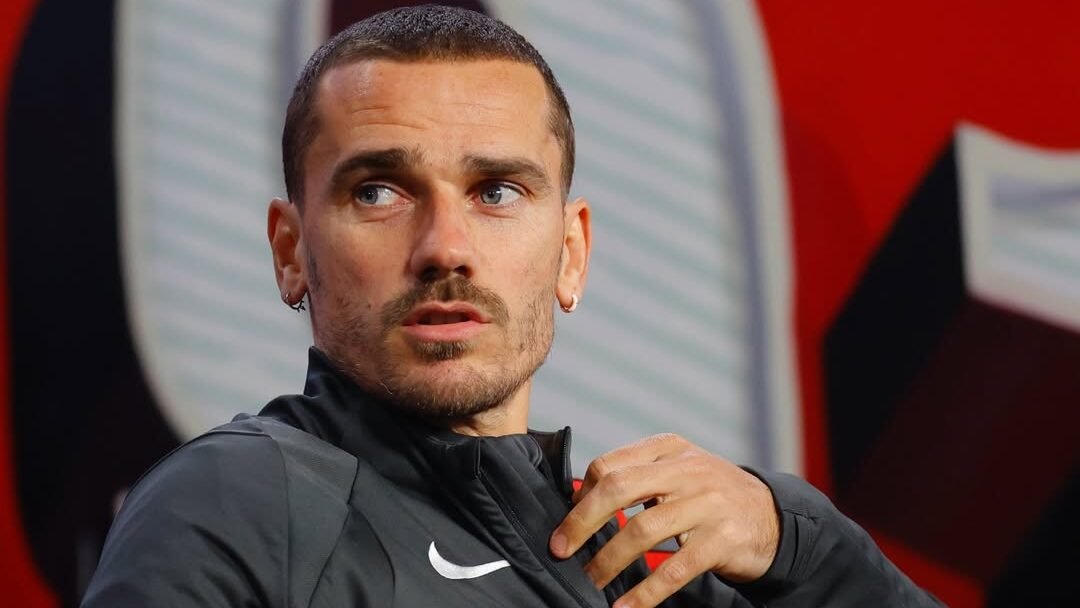 Antoine Griezmann en la víspera del duelo de Champions frente al PSV en Eindhoven, en una jornada marcada por el dominio histórico rojiblanco ante el conjunto neerlandés./ Vía: @atleticodemadrid