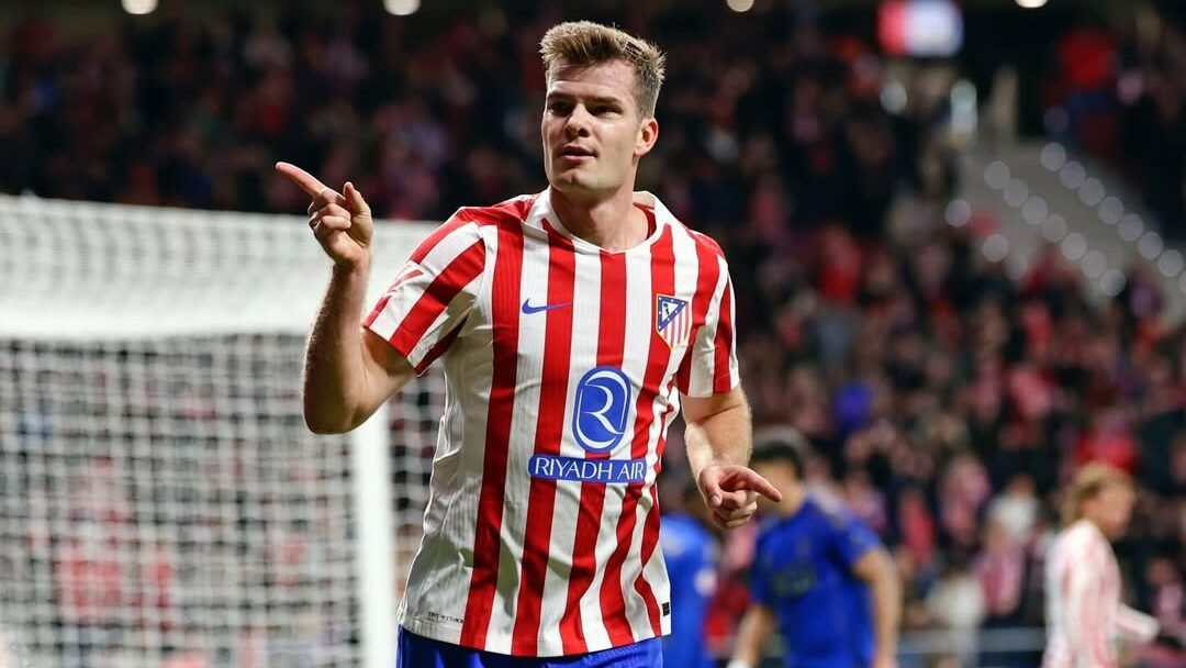 Alexander Sørloth celebrando su doblete ante el Oviedo, en plena racha antes de visitar el Camp Nou./ Vía: @atleticodemadrid