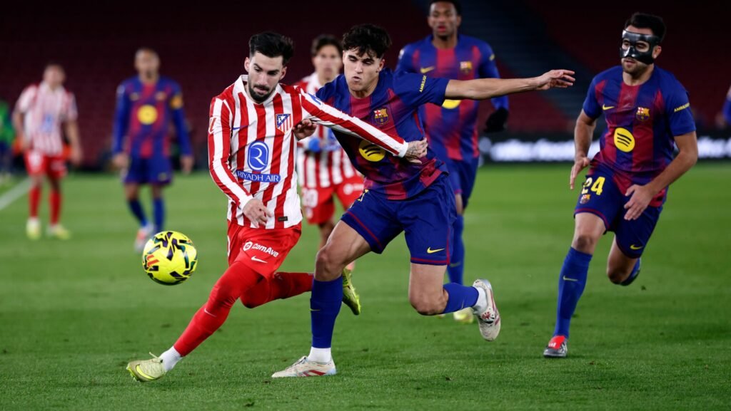 Álex Baena, en el duelo frente al FC Barcelona.