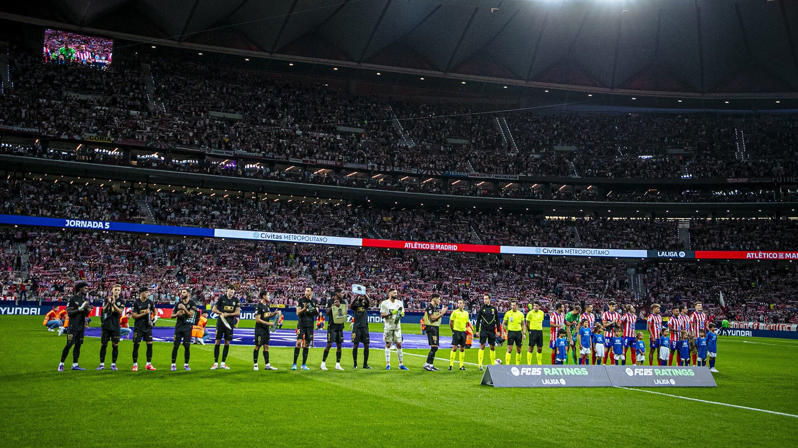 Duelo entre Atletico de Madrid y Valencia en el Metropolitano.