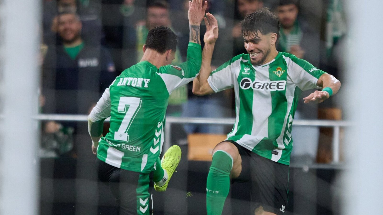 Abde y Antony se divierten en La Cartuja y ponen al Betis en el top-8 ...
