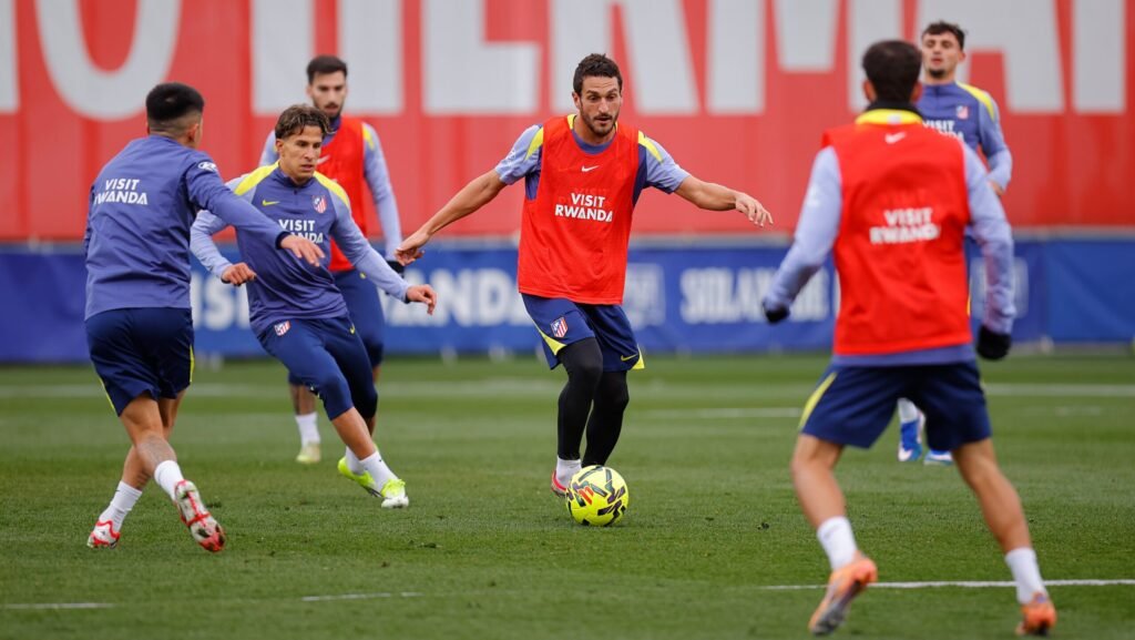 El Atlético de Madrid entrenando antes de recibir al Alavés