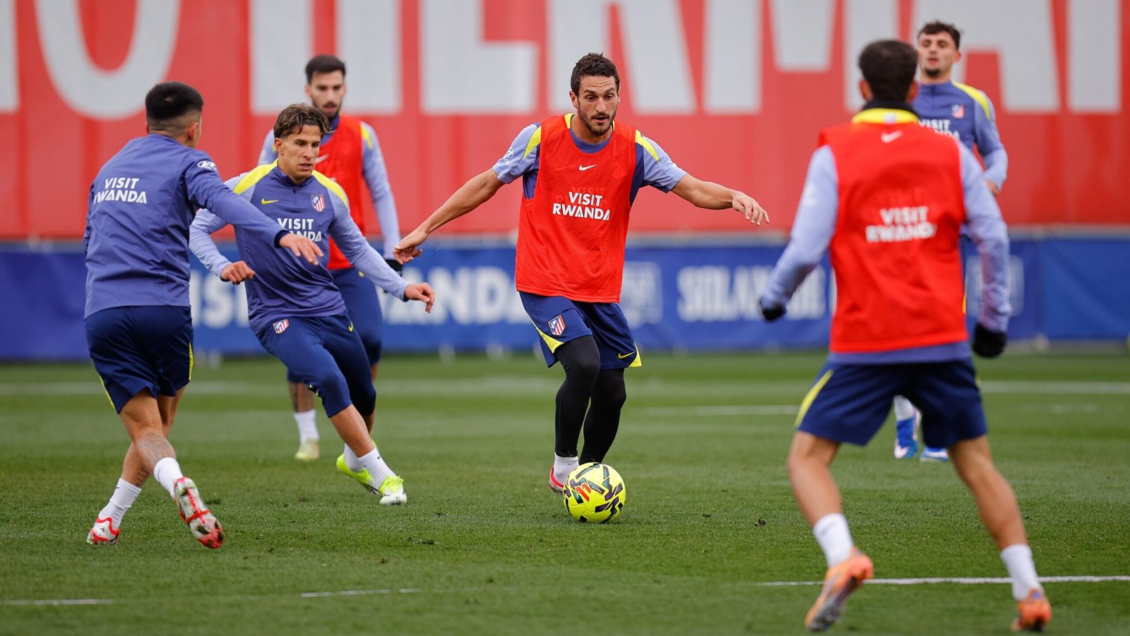 El Atlético de Madrid entrenando antes de recibir al Alavés