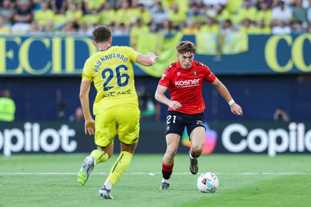 Víctor Muñoz y Pau Navarro en el duelo de ida entre Villarreal y Osasuna.