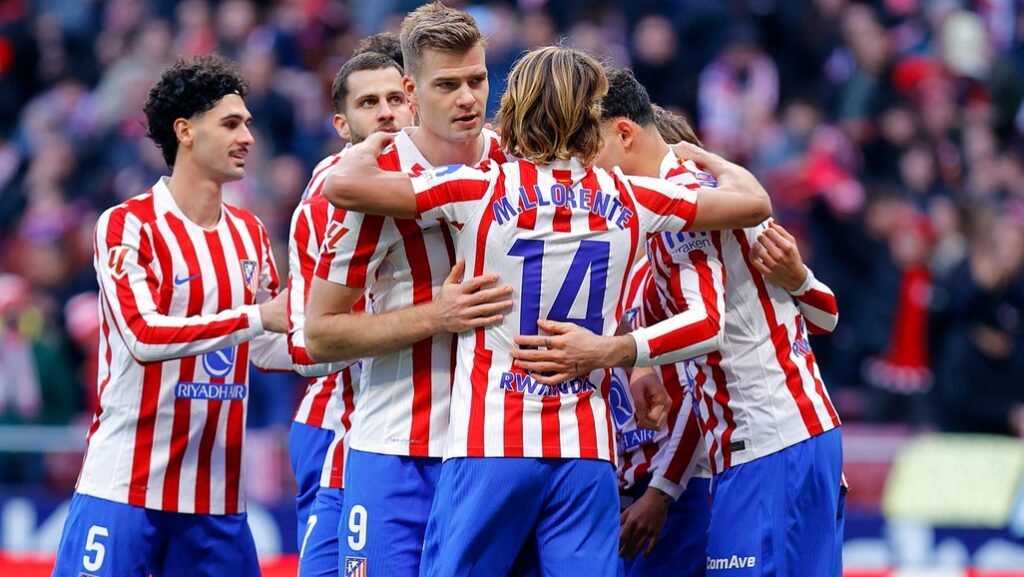 La plantilla del Atlético de Madrid celebra un gol en el Metropolitano.
