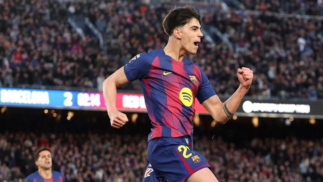 Marc Bernal celebrando su gol