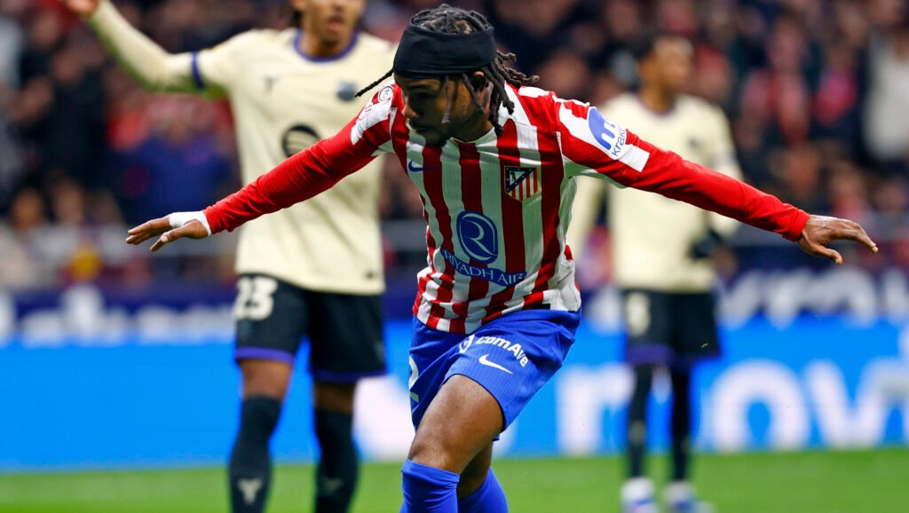 Lookman irrumpe en el Atlético con 2 goles y 2 asistencias y altera la competencia en la delantera