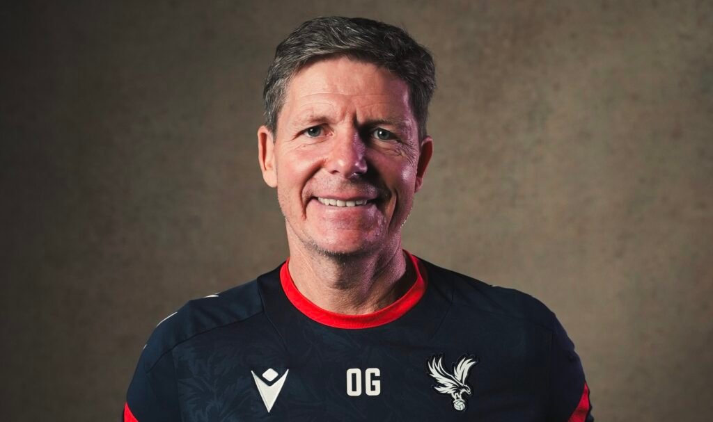 Olivier Glasner cuestionado por la afición del Crystal Palace/ Vía X:@CPFC