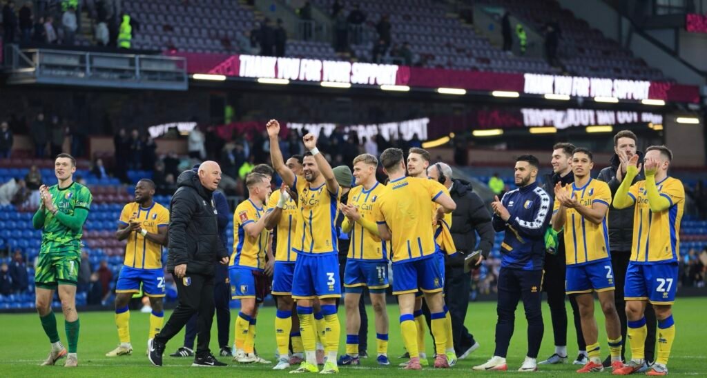 Por primera vez desde hace 50 años se clasifican a la quinta ronda de la FA Cup/ Vía X: @mansfieldtownfc