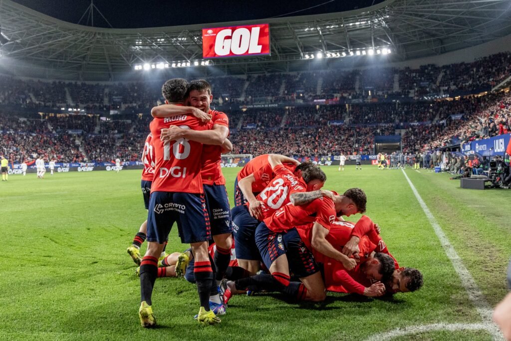 Los jugadores de Osasuna celebran el 2-1 ante el Real Madrid. Vía X: @Osasuna