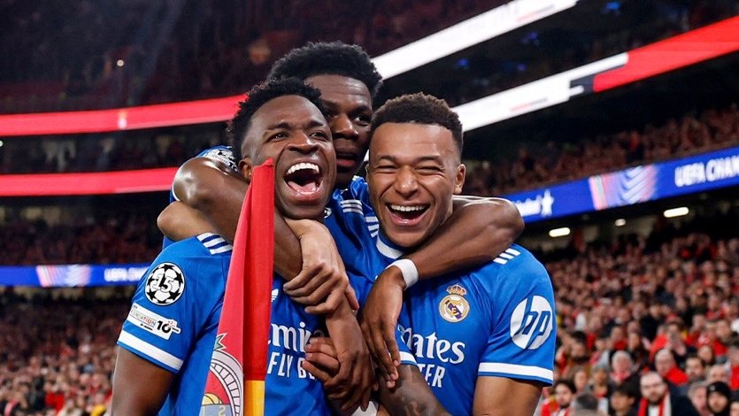 Vinicius y Mbappé celebrando goles / Via: X @realmadrid