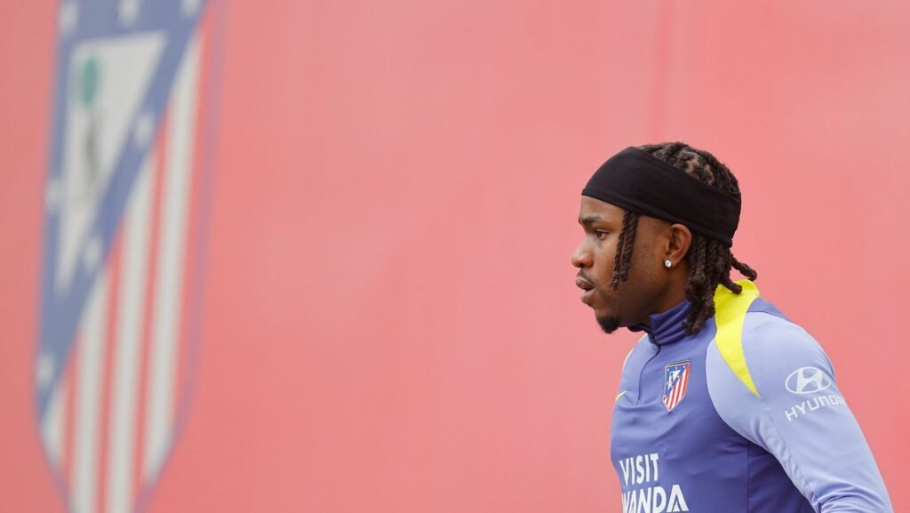 El Atlético de Madrid recupera a Griezmann, Barrios y Giuliano antes del duelo copero ante el Betis, con Sørloth como única baja en la enfermería