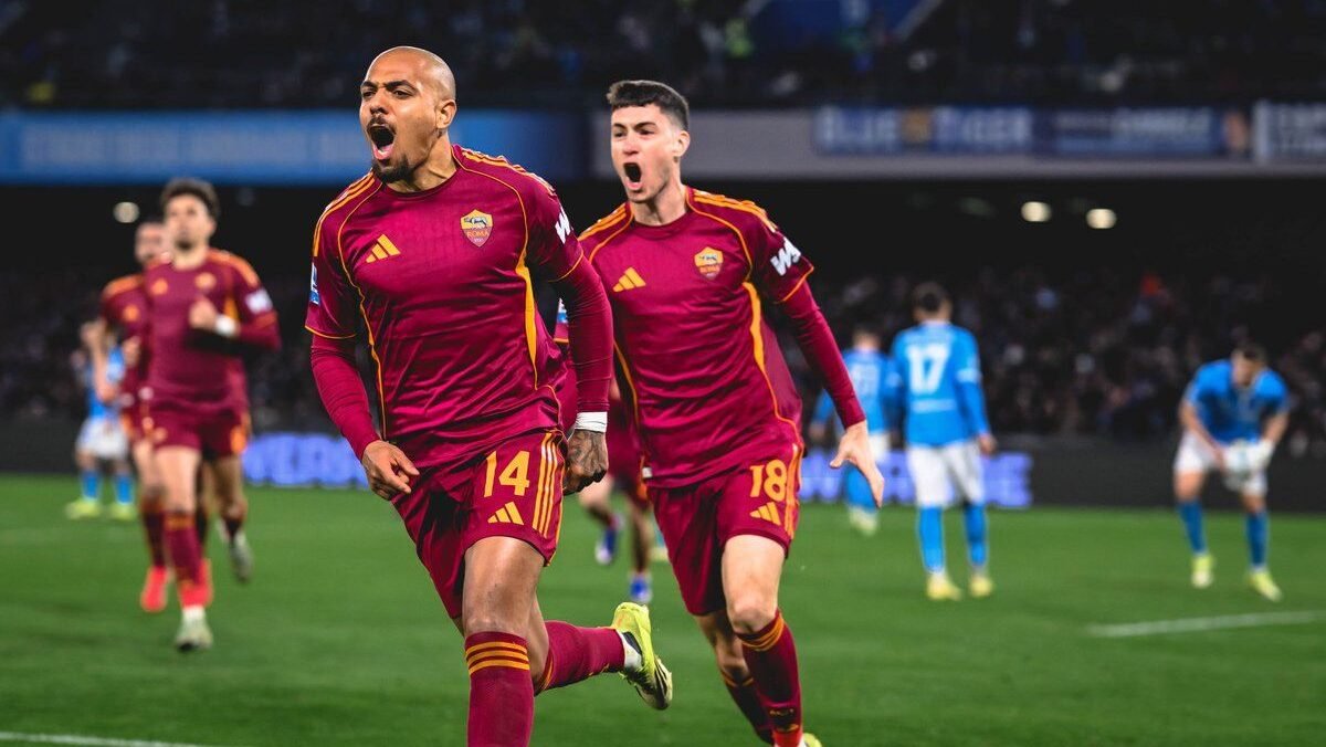 A Malen le responde Alisson Santos: Napoli-Roma 2-2